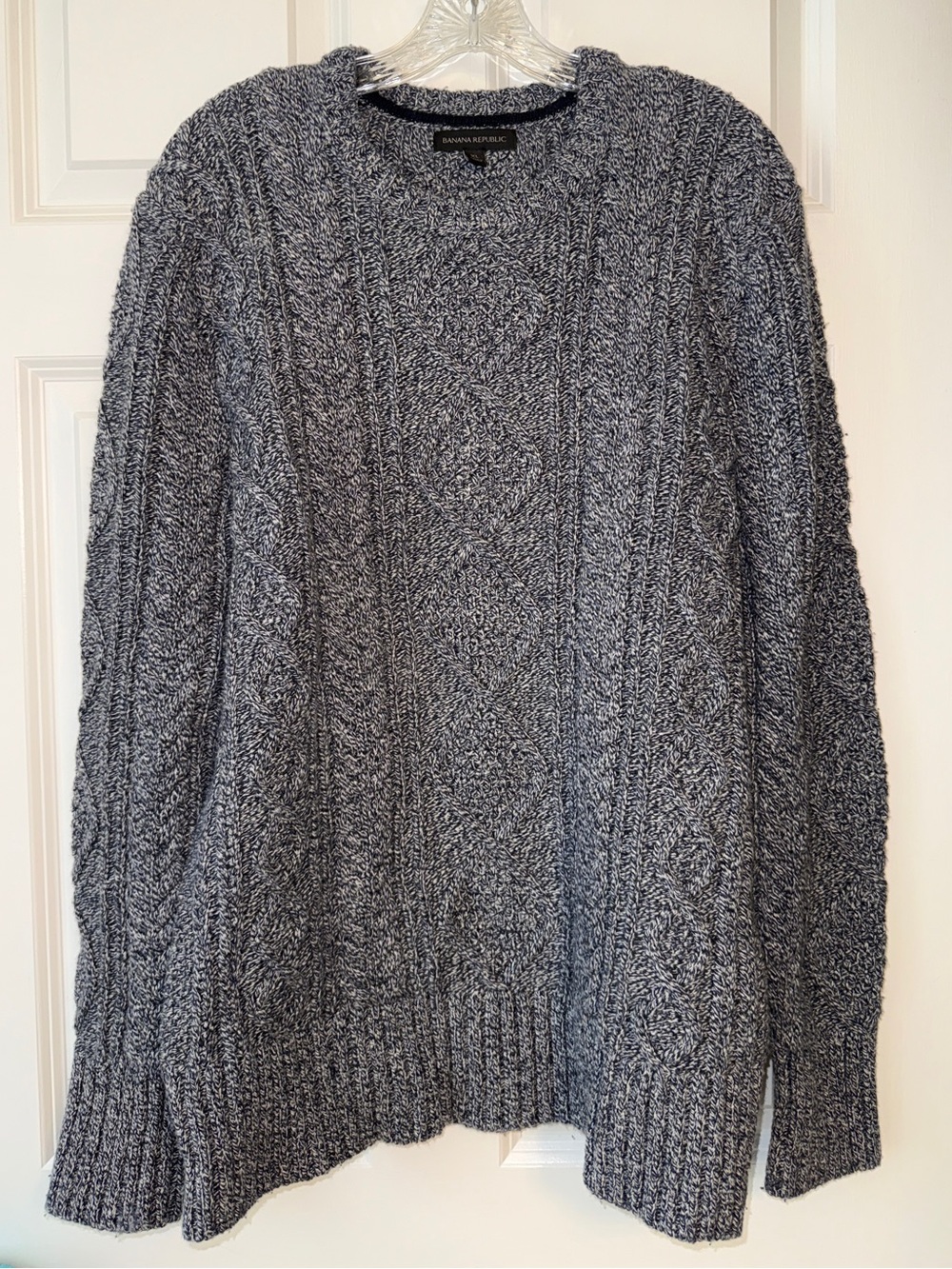Banana Republic Men’s crew neck wool sweater NWOT never worn navy/white